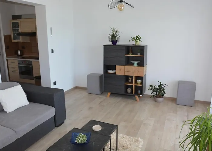 アパート Sole トゥラニ