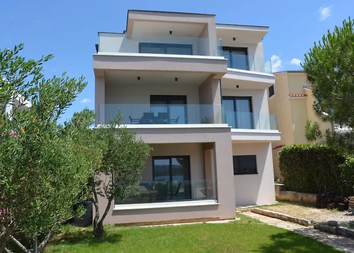 Sole アパート トゥラニ